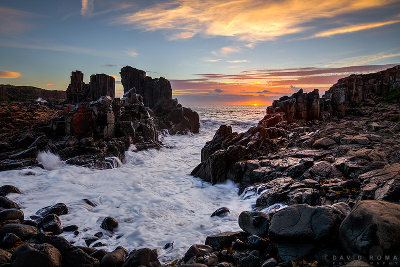 Peering Sun - Bombo Quarry, NSW, Australia