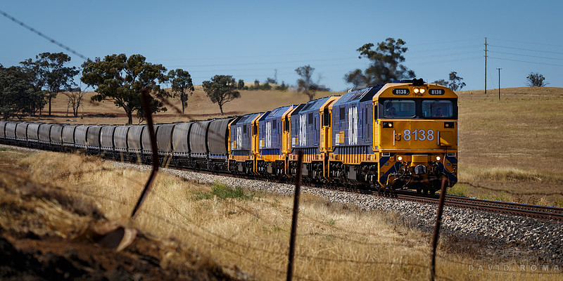 8138 - Train outside Molong